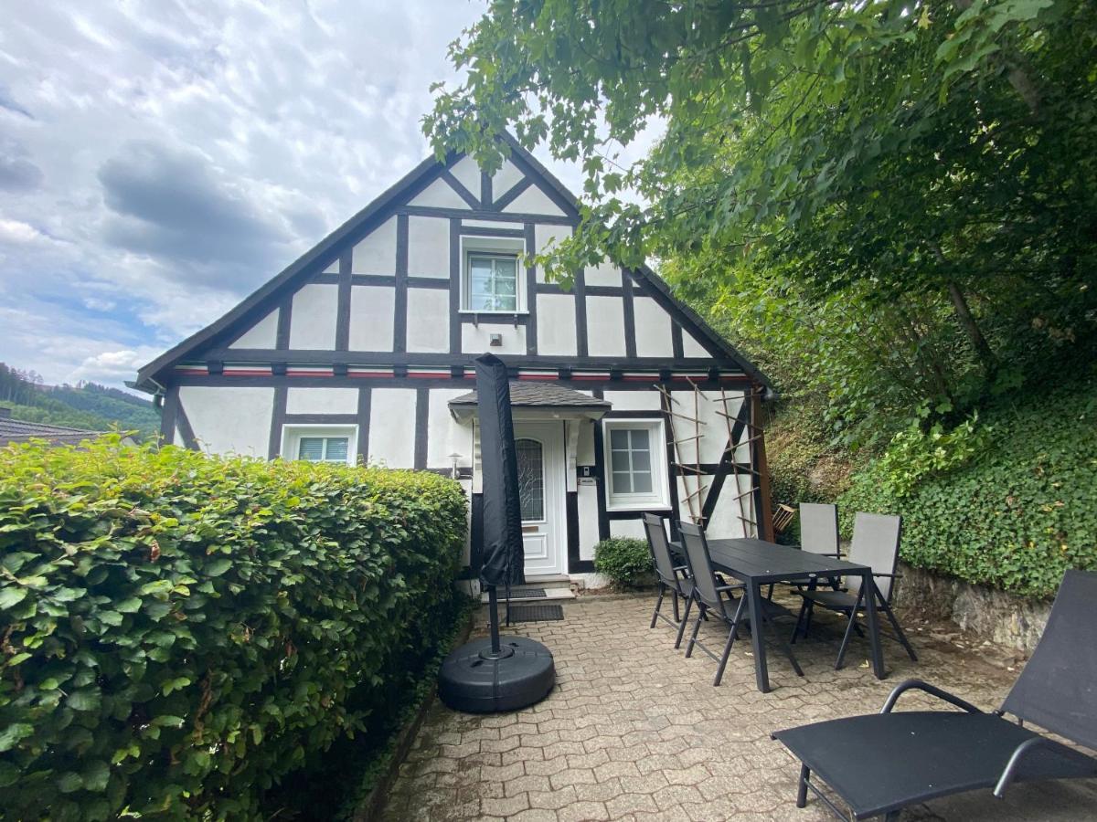 DAS Schmallenberger Ferienhaus - komfortabel - urig - traumhafte Lage Exterior foto
